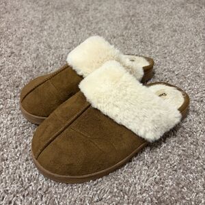 Dearfoams Slippers Size 7-8 (Women's)
